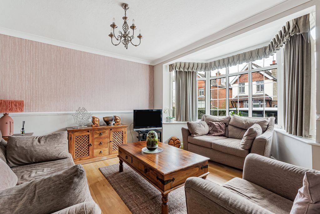 Property photo 2 of 38 Lounge 1