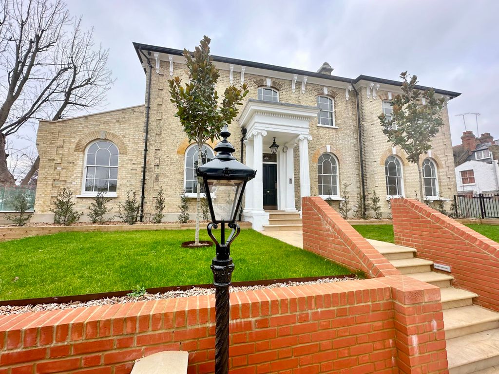 Property photo 1 of 11