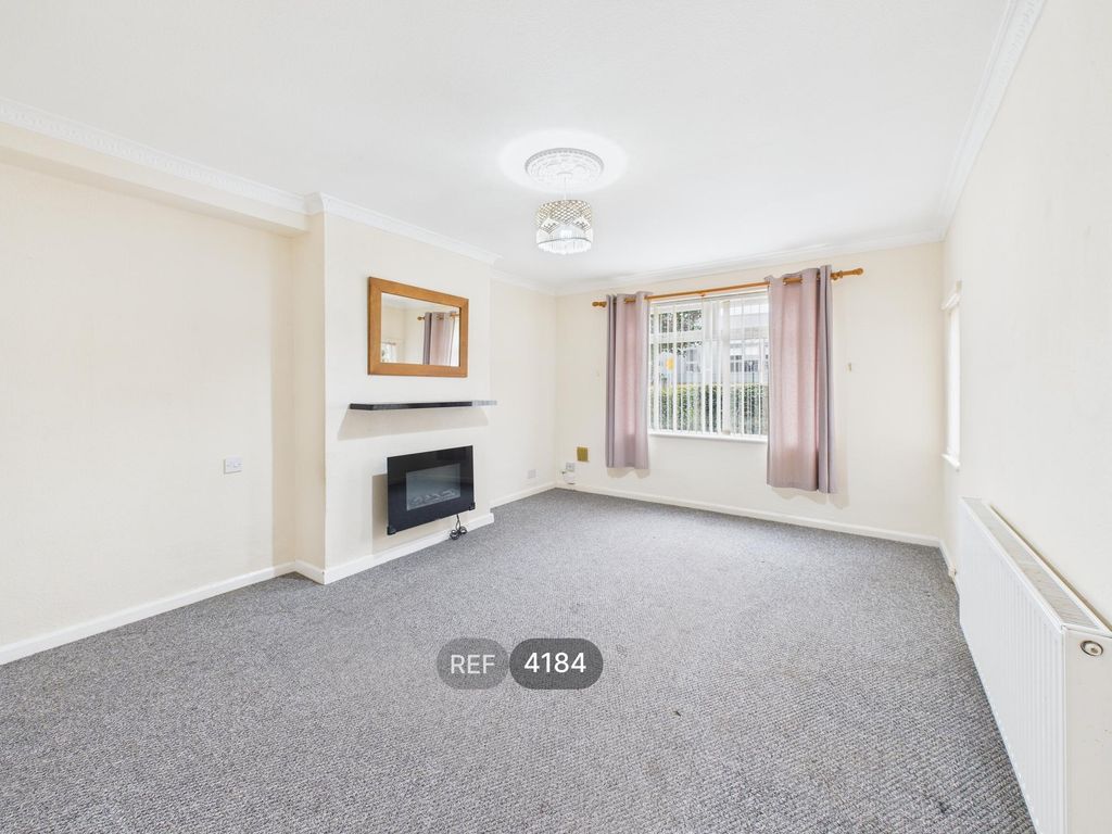 Property photo 3 of 17 Living Room