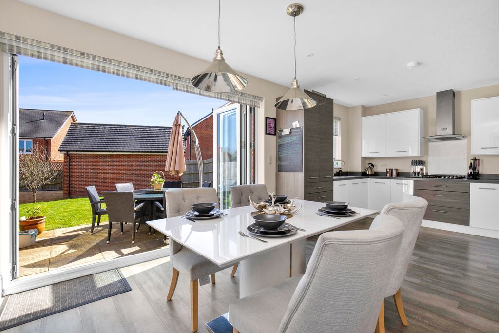 Property photo 2 of 26