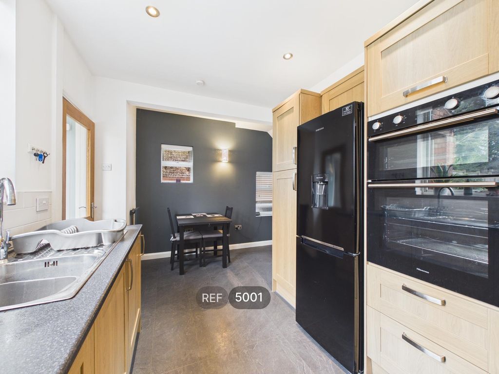 Property photo 3 of 14 Kitchen