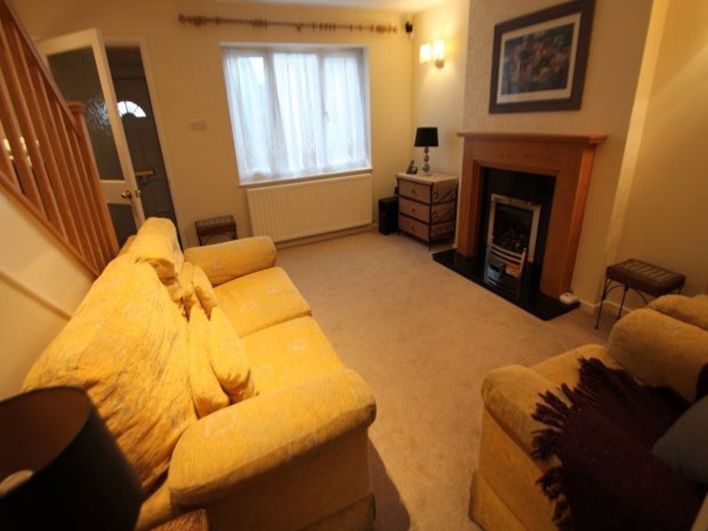 Property photo 2 of 20 Warm, Well-Presented Living Room With Comfortable ...