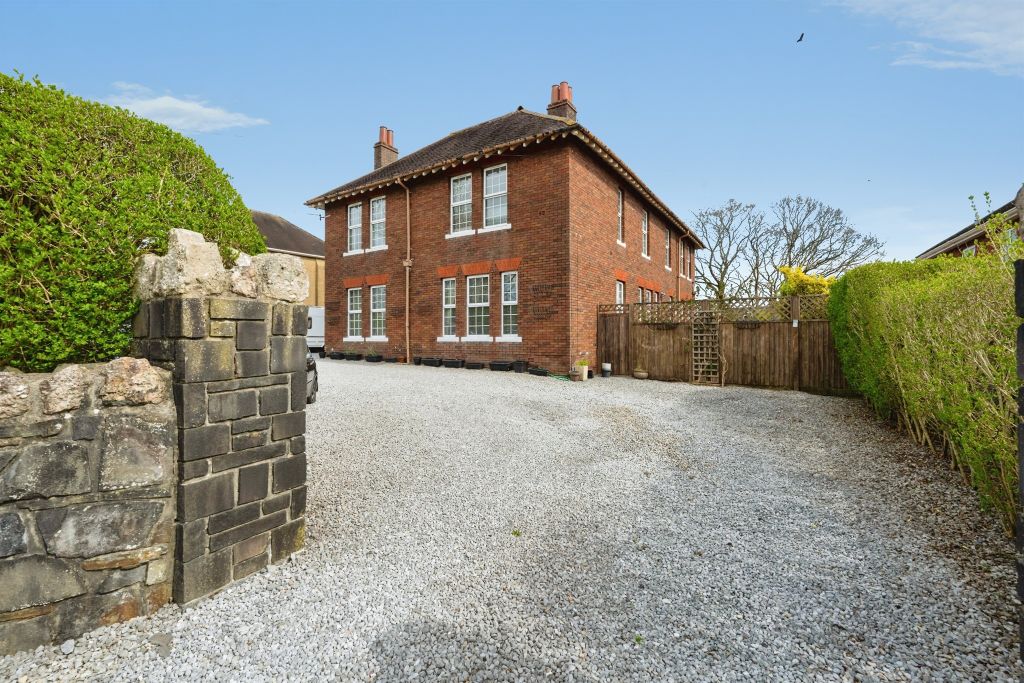 Property photo 3 of 31