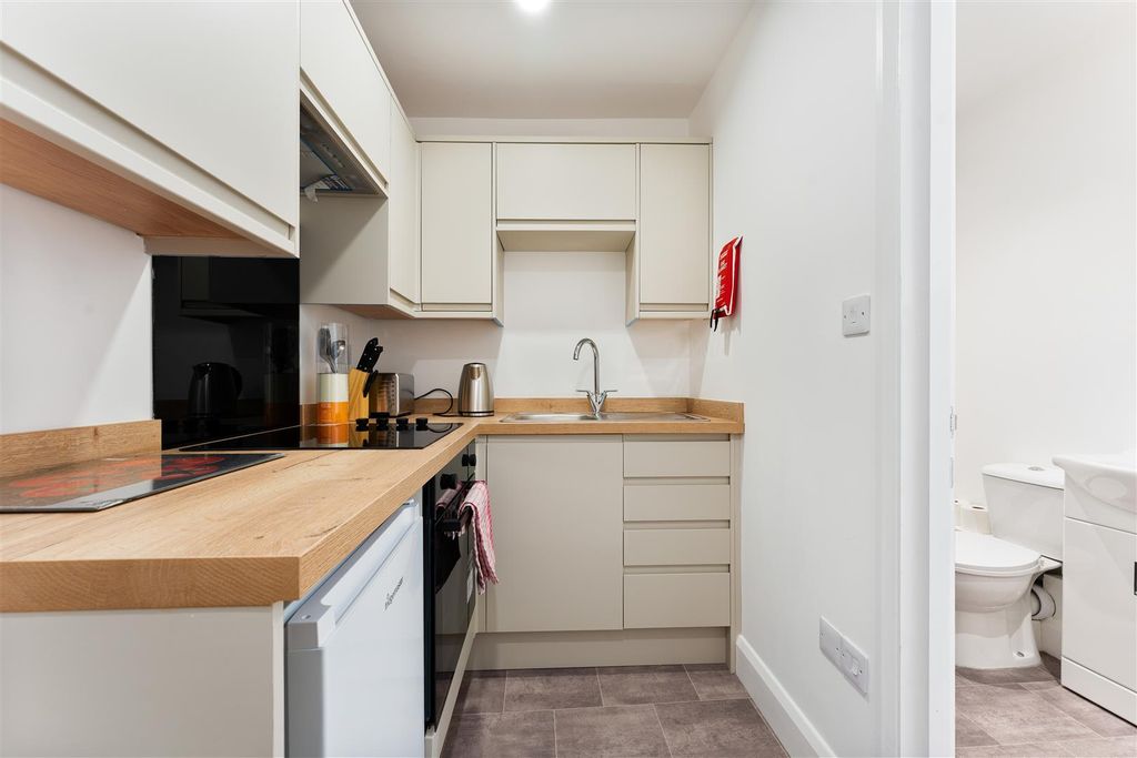 Property photo 2 of 7 38 Windsor Road-5.Jpg