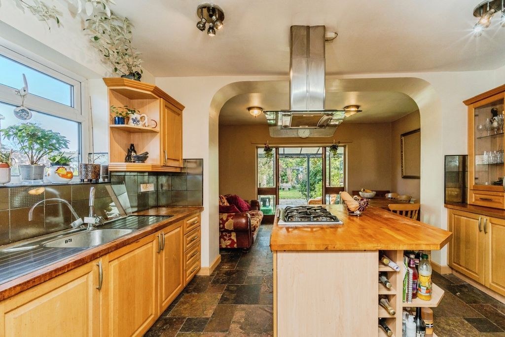 Property photo 2 of 27 Pbox-Img.Jpg