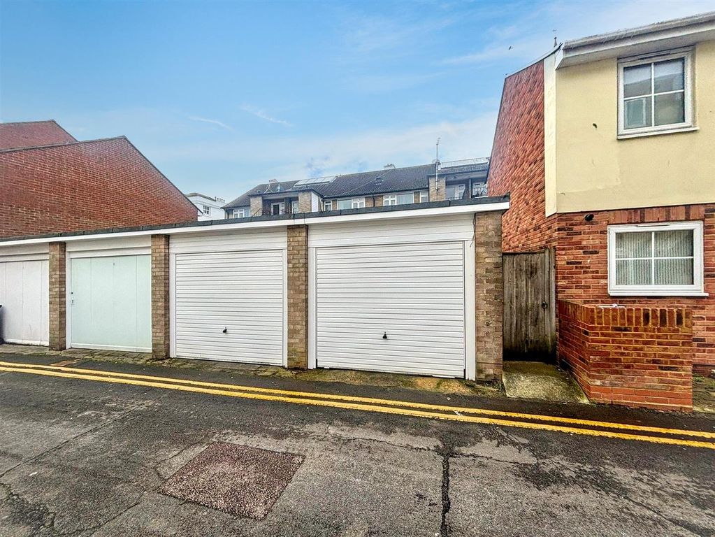 Property photo 1 of 5 Garage, Lushington Lane.Jpg