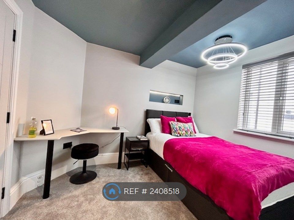 Property photo 2 of 13 Ensuite Room 2