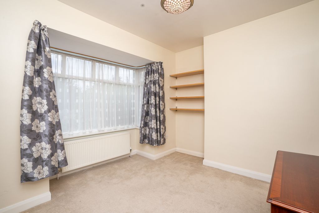 Property photo 3 of 42 Sunnydene8