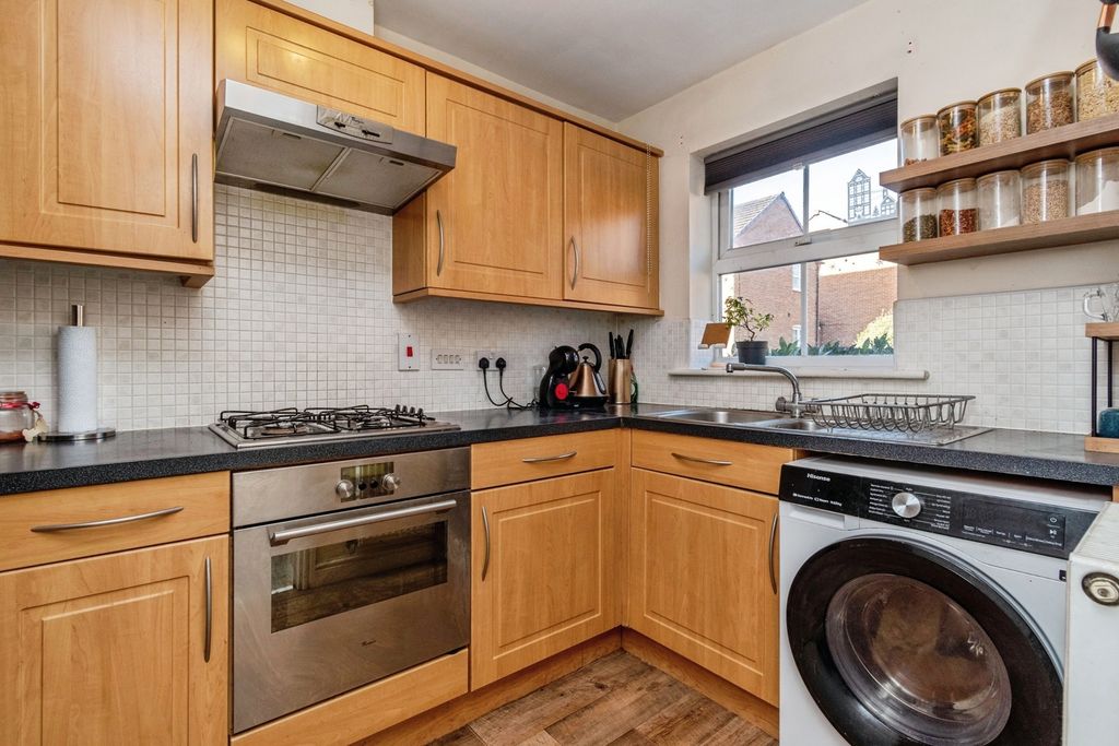 Property photo 3 of 19 Kitchen