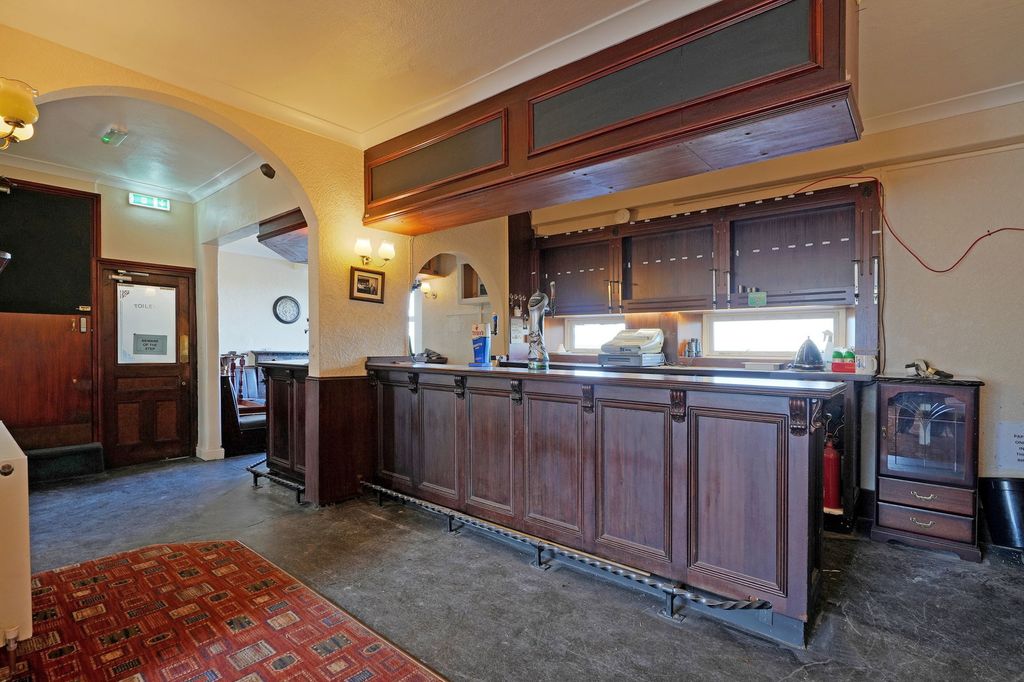 Property photo 2 of 21