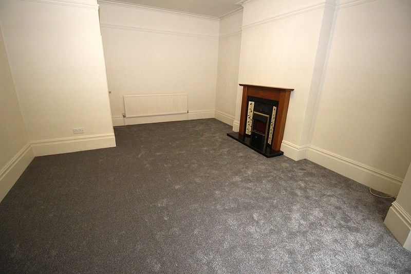 Property photo 3 of 8 Lounge.