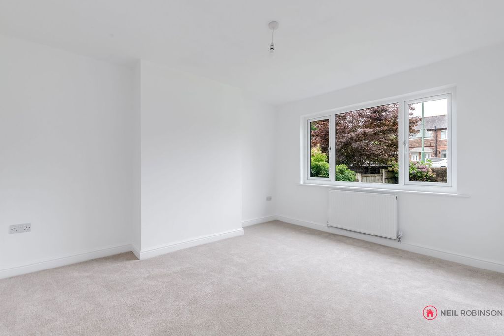Property photo 2 of 32
