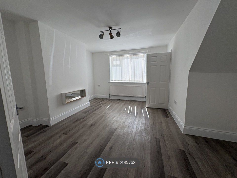 Property photo 2 of 10 Living Room
