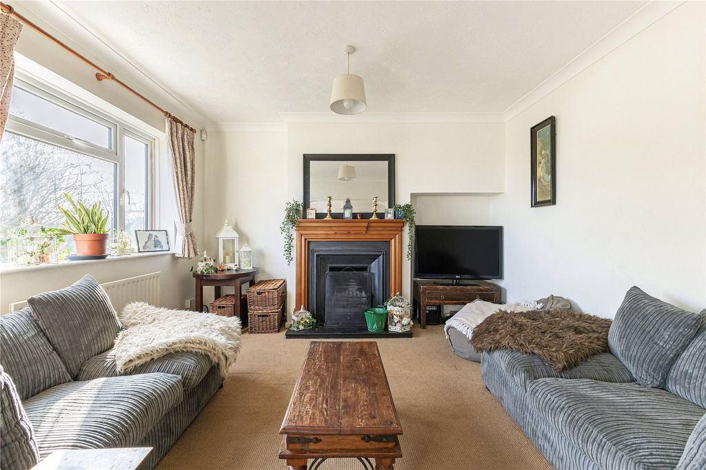 Property photo 3 of 16 Sitting Room