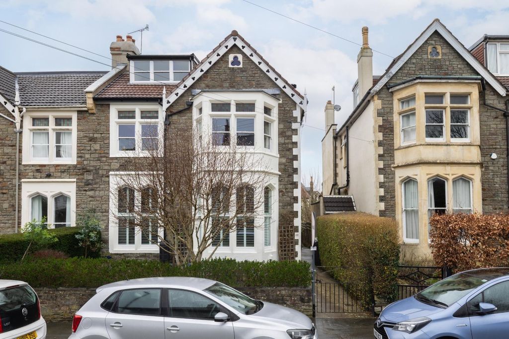 Property photo 2 of 20 Fff, 23 Henleaze Road, Bs9-31.Jpg