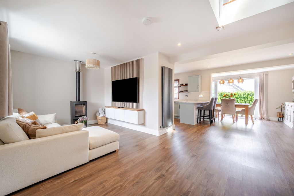 Property photo 2 of 22 1510354-19-1A0249...