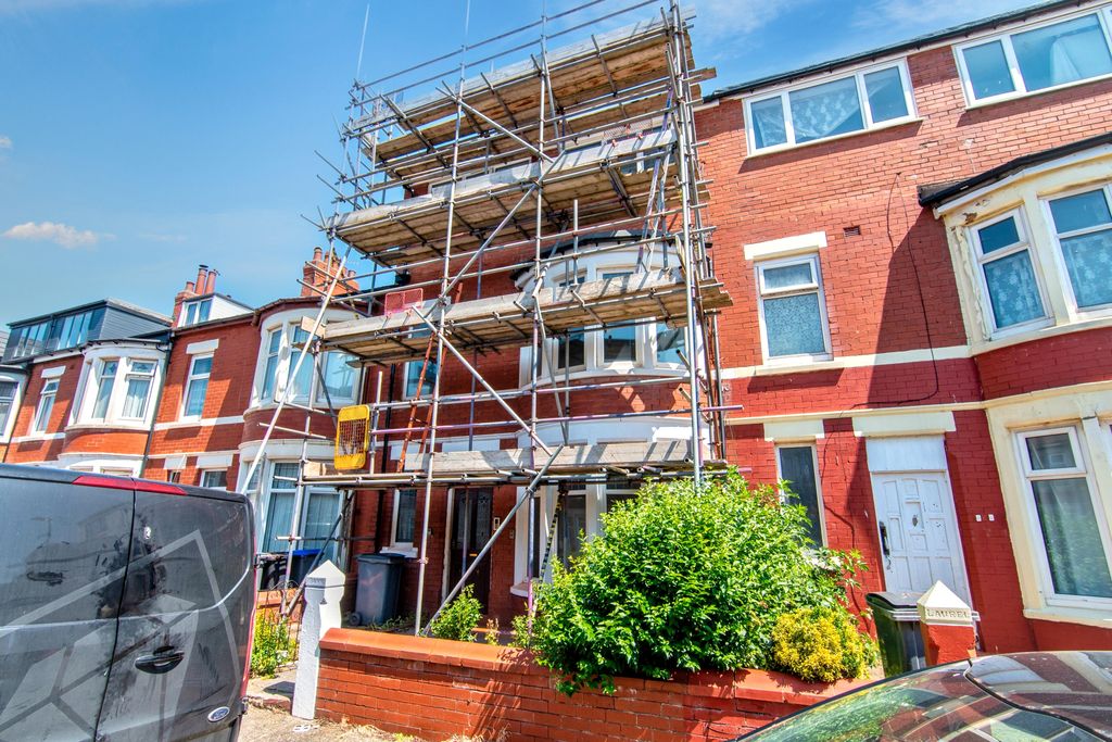 Property photo 1 of 18 Flat 1, 18 Seafield Road, Blackpool, Lancashire, Fy1 2Ls