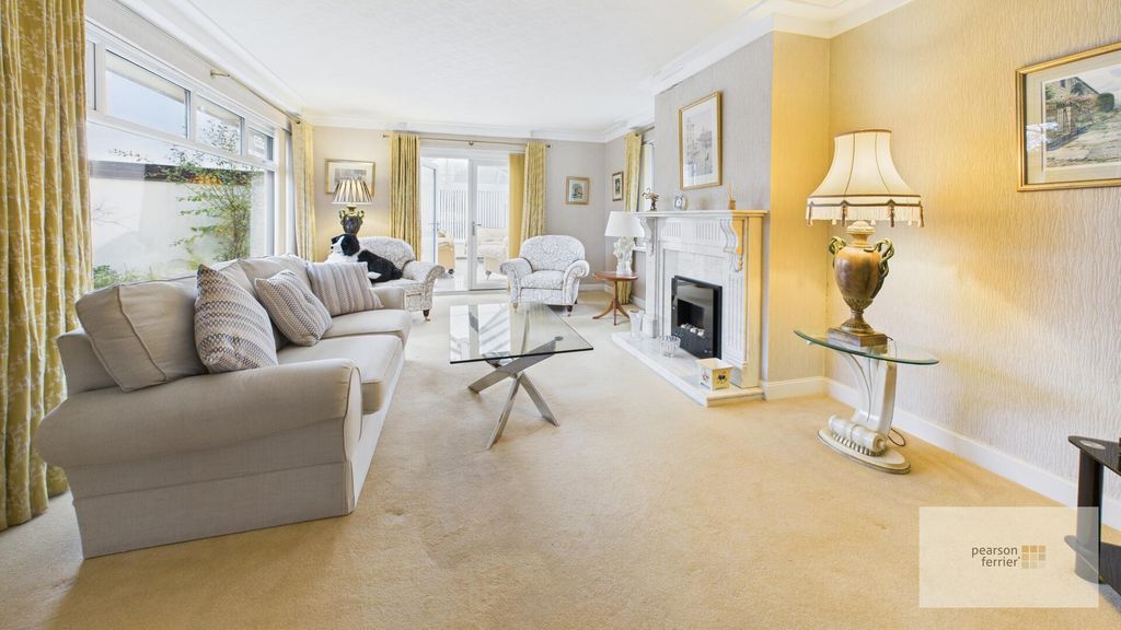 Property photo 3 of 25 Living Room