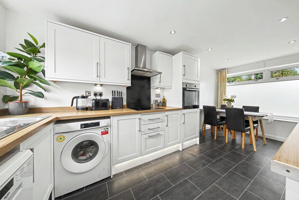 Property photo 3 of 29 Kitchen Diner