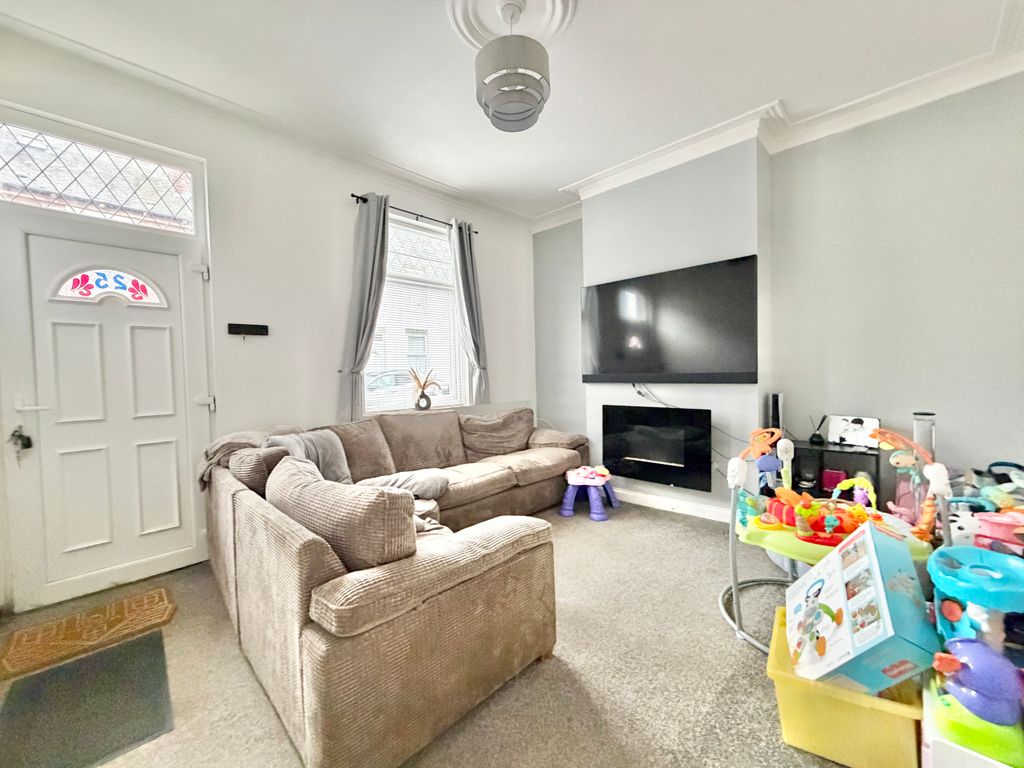 Property photo 2 of 11 Living Room