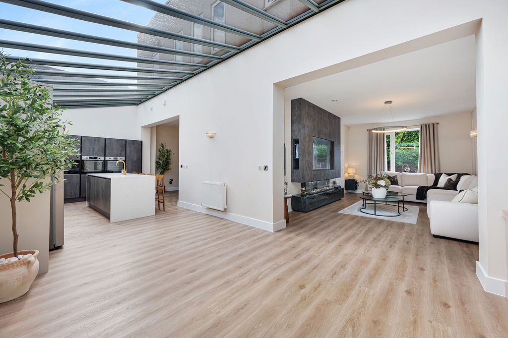 Property photo 1 of 30