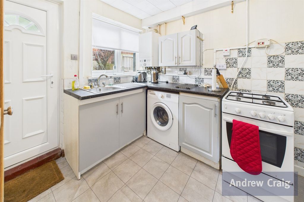 Property photo 3 of 15 Kitchen