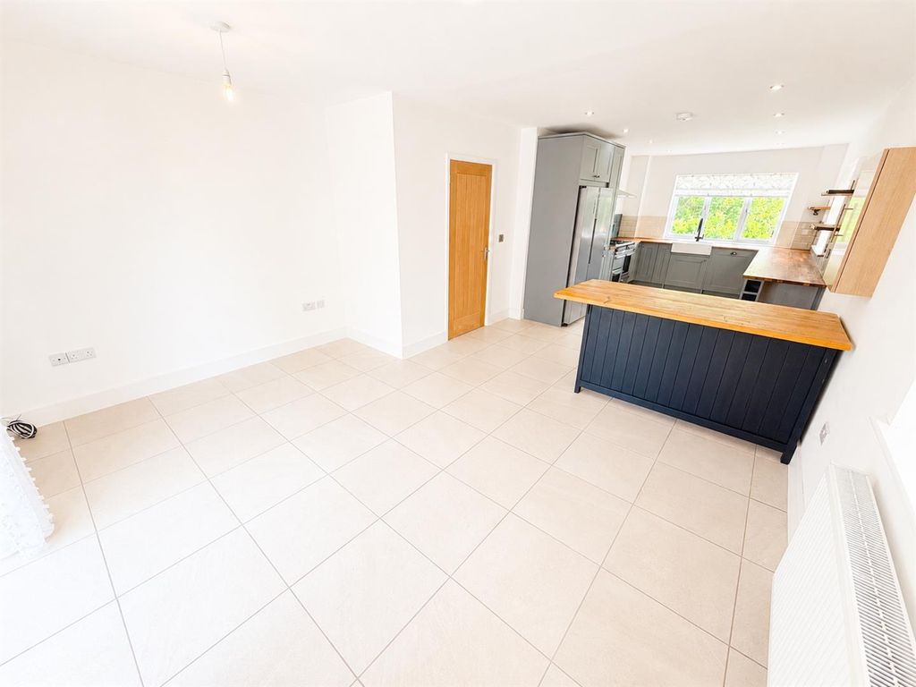 Property photo 3 of 42 8Ff815.Png