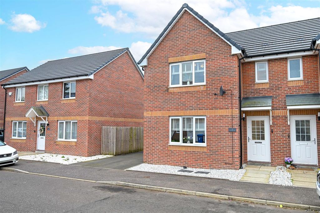 Property photo 1 of 33