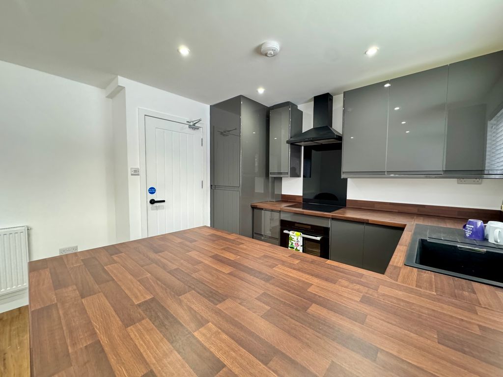 Property photo 2 of 14 Image