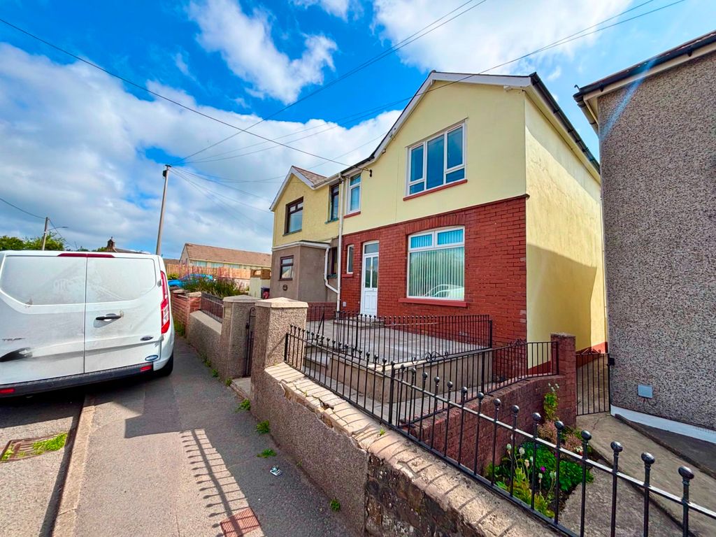Property photo 1 of 27