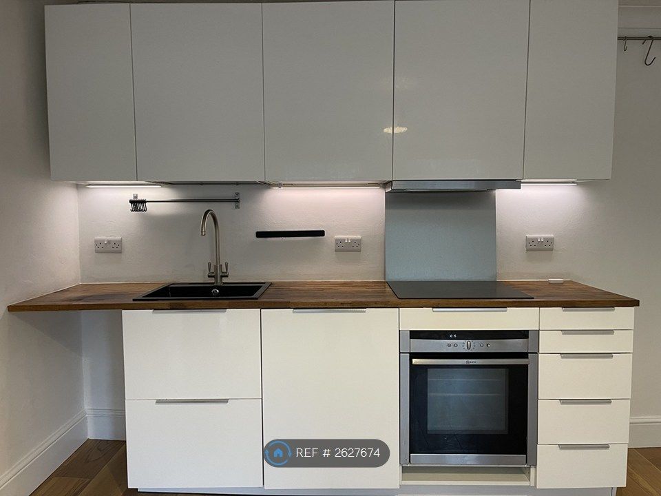 Property photo 3 of 12 Kitchen