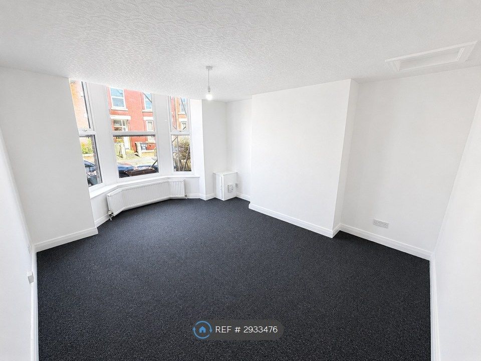 Property photo 3 of 10 Living Room