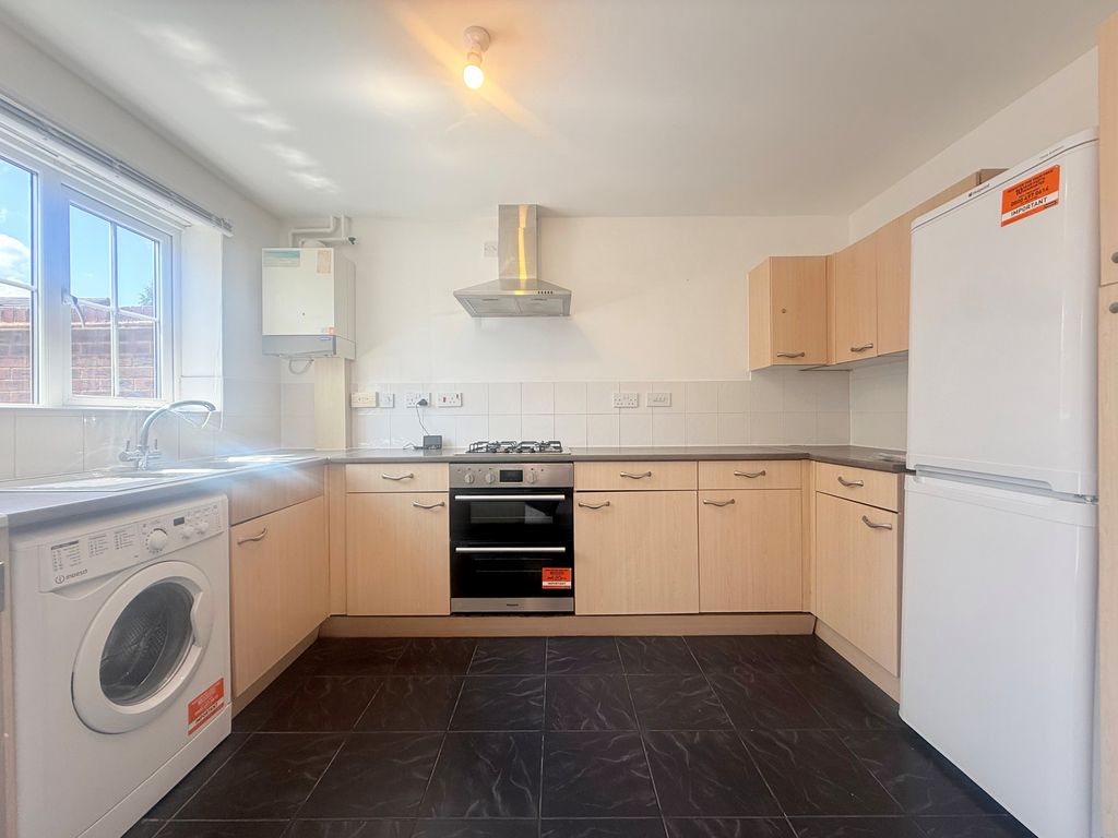 Property photo 2 of 9 Kitchen