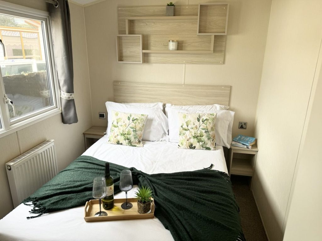 Property photo 3 of 12 Willerby Lymington 2017 Car0059950 129902800.Jpeg