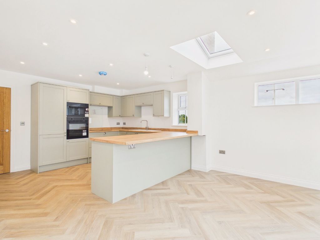 Property photo 2 of 29 5327775