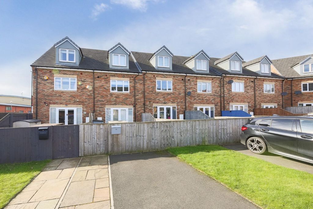 Property photo 1 of 21 External