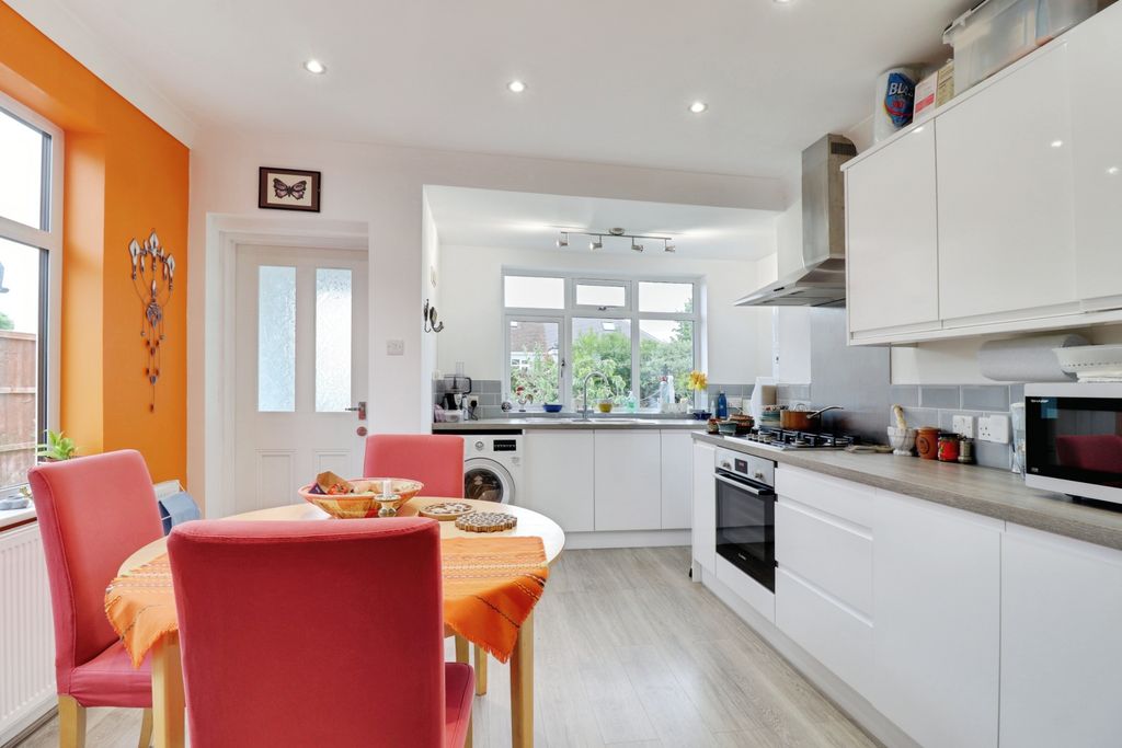 Property photo 3 of 12 Kitchen 2