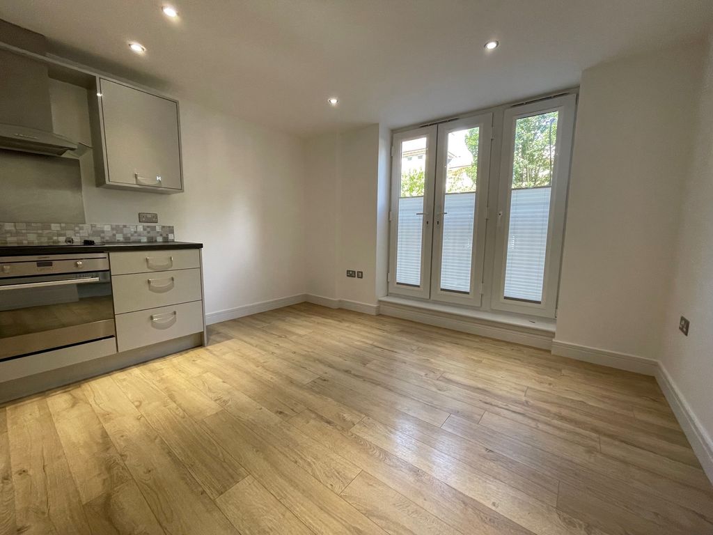 Property photo 3 of 6 Living Room