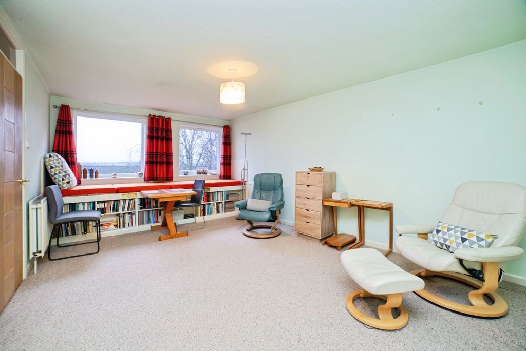 Property photo 3 of 19 Lounge