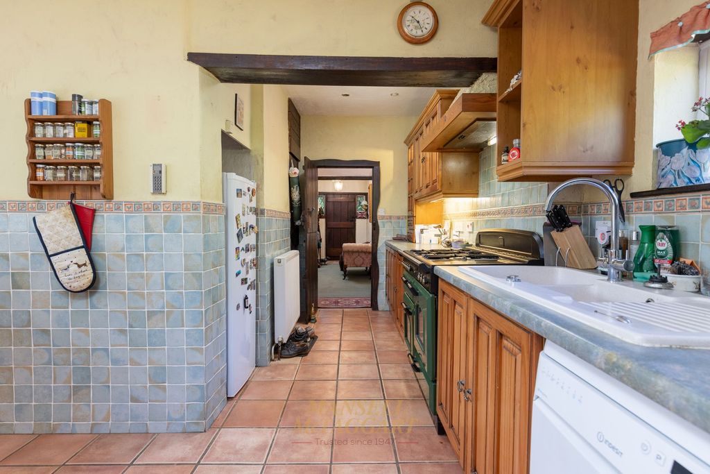 Property photo 2 of 39