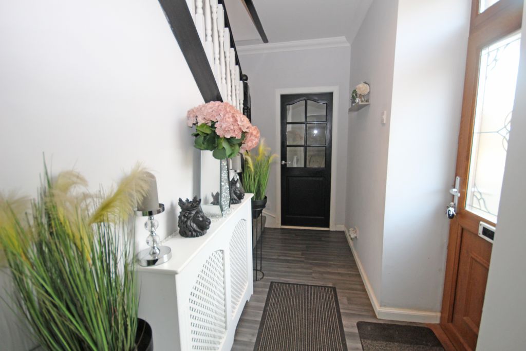 Property photo 2 of 33