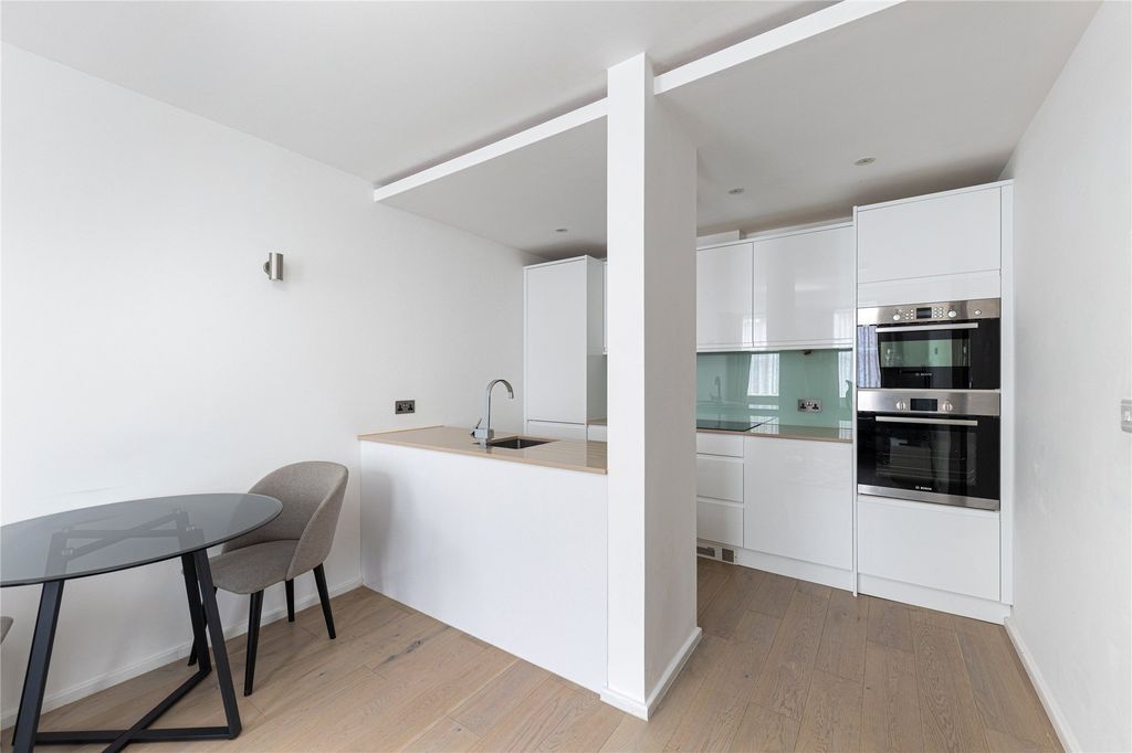 Property photo 2 of 7 Dining