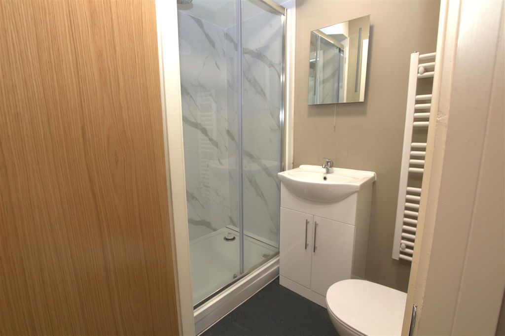 Property photo 3 of 3 Flat 10 Ensuite .Jpg