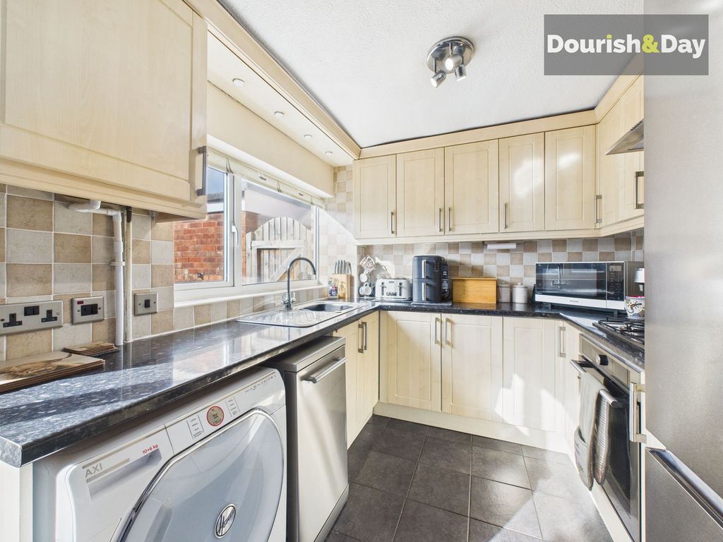 Property photo 3 of 13 Kitchen