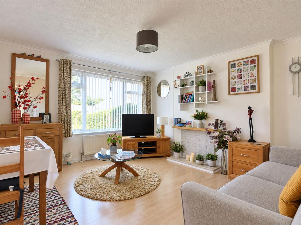 Property photo 2 of 9 E9B3Bcfc-Cb8c-4100-8820-0A4136429218.Png