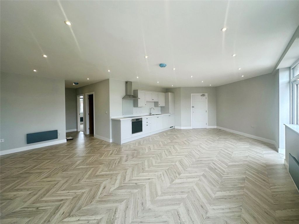 Property photo 2 of 9 Picture No. 11