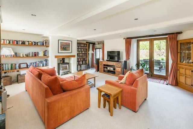 Property photo 2 of 22 Sitting Room