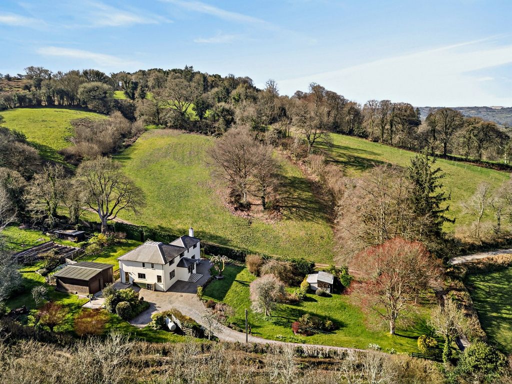 Property photo 2 of 18 Westhill House