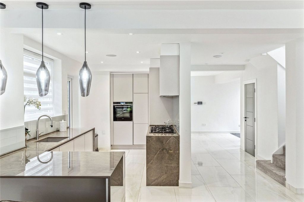 Property photo 2 of 24 Kitchen