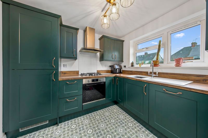 Property photo 3 of 25 Kitchen